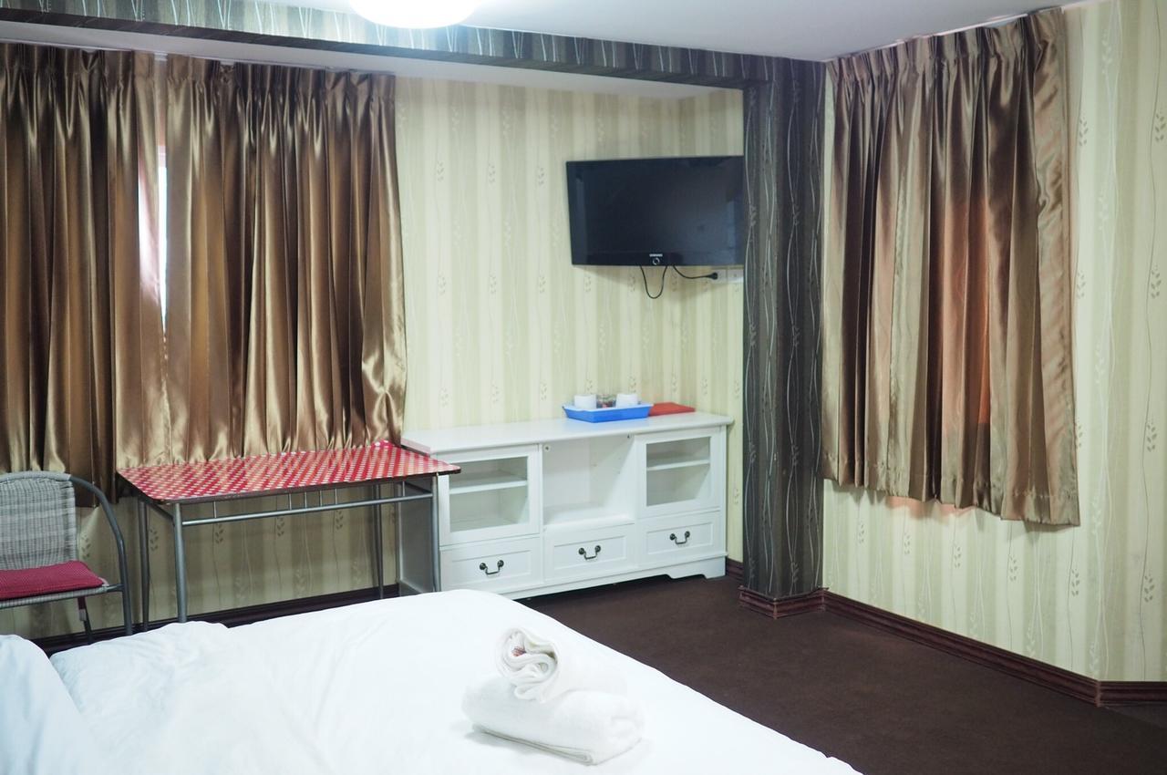 Hotel Hari Om Delhi Darbar Pattaya Esterno foto