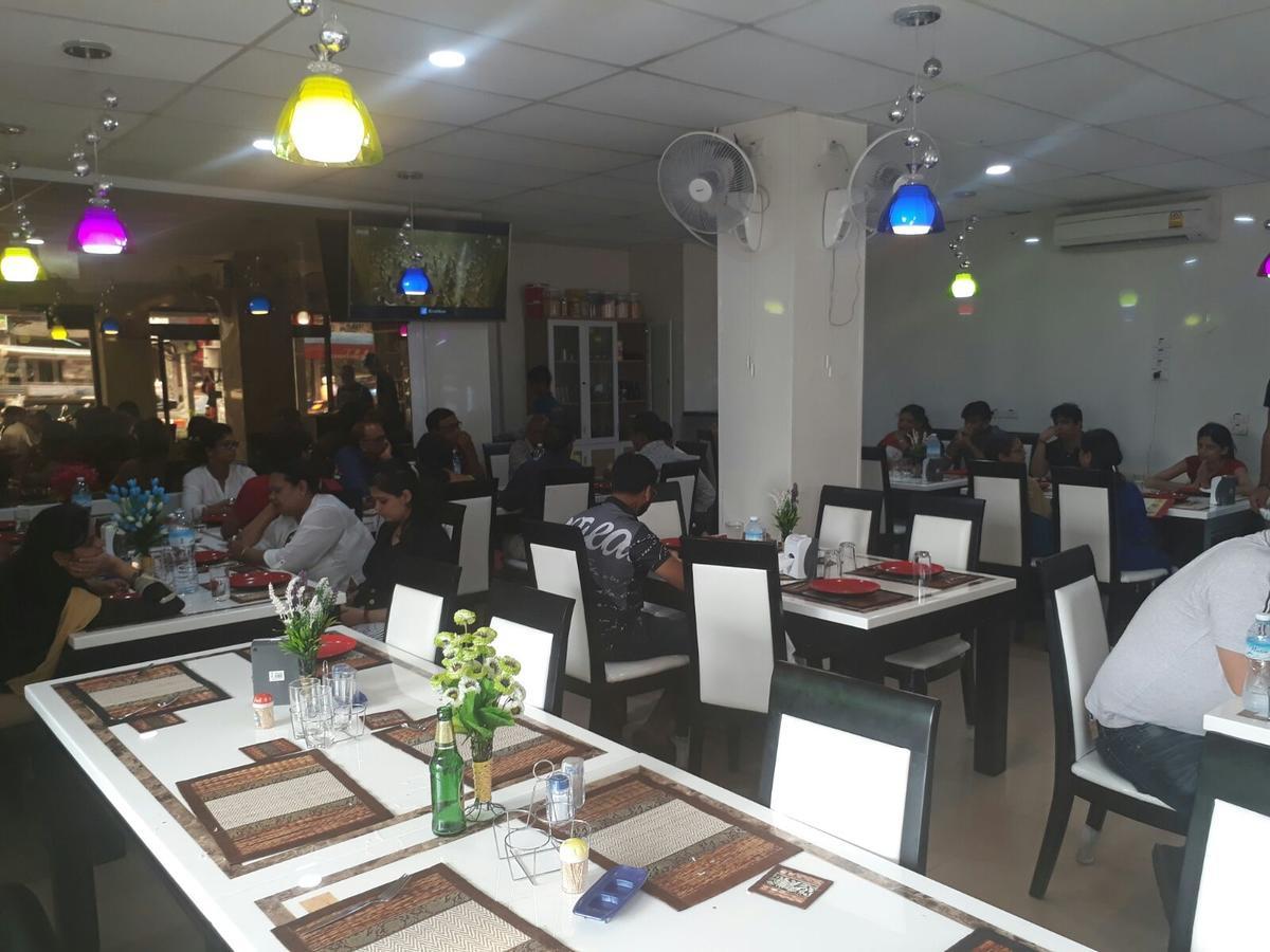 Hotel Hari Om Delhi Darbar Pattaya Esterno foto