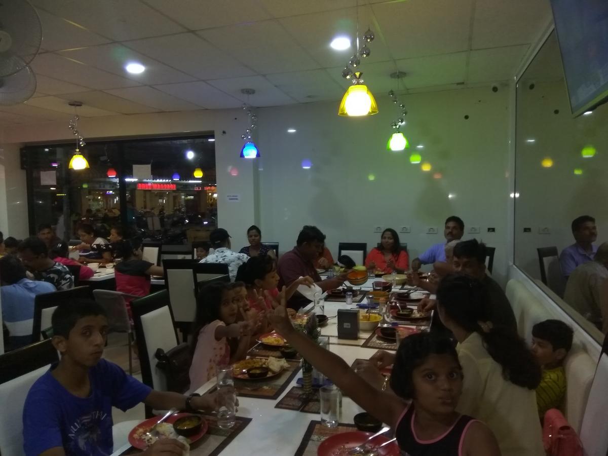 Hotel Hari Om Delhi Darbar Pattaya Esterno foto