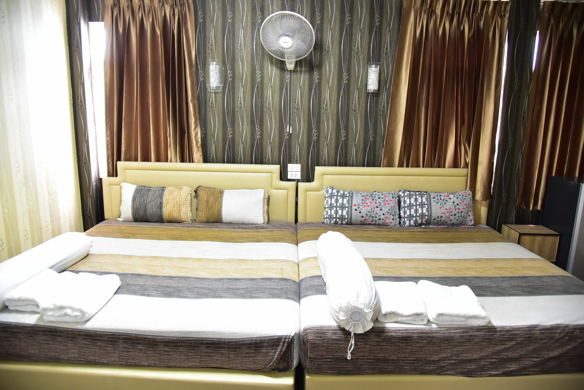 Hotel Hari Om Delhi Darbar Pattaya Esterno foto